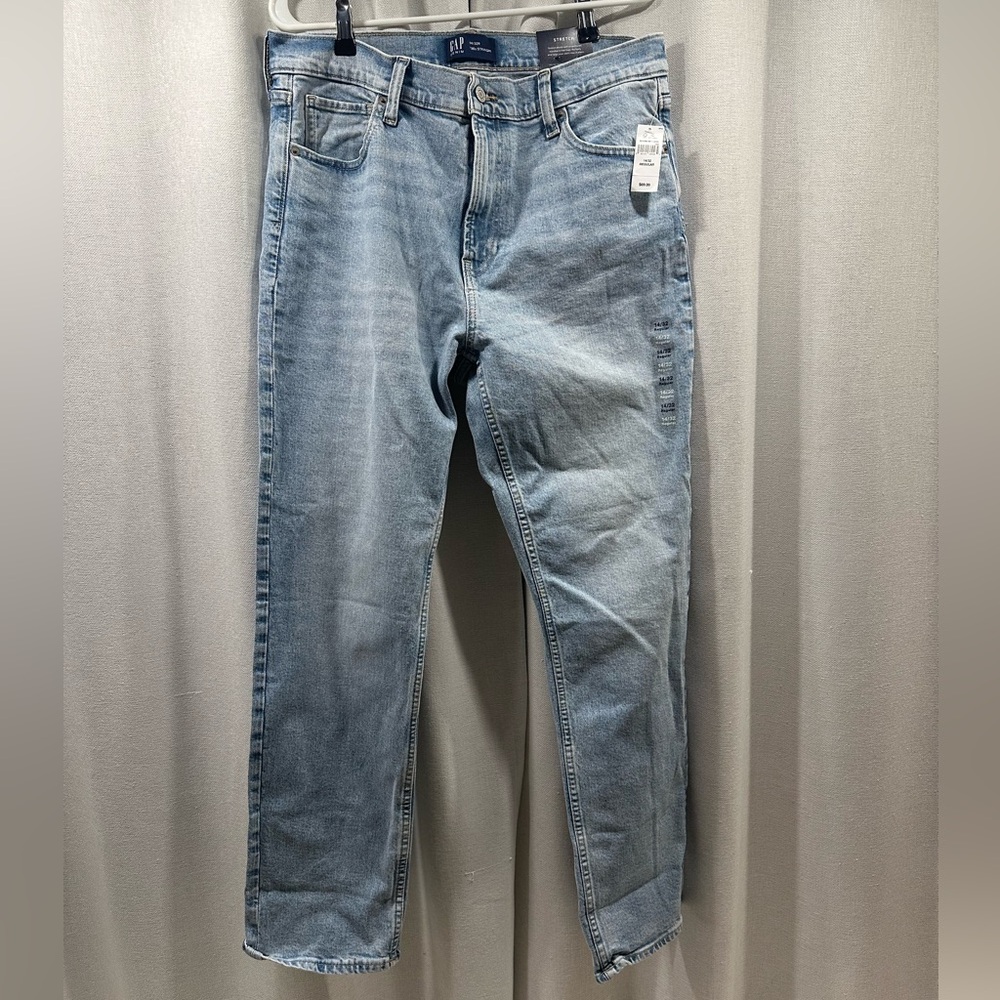 NWT GAP Light Wash Straight-Leg Women's Jeans